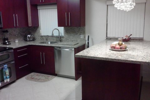 House in Hollywood, Florida 2 bedrooms, 82.78 sq.m. № 543888 - photo 3