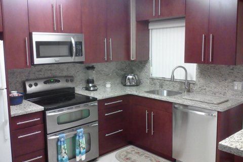 House in Hollywood, Florida 2 bedrooms, 82.78 sq.m. № 543888 - photo 2