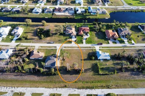 Terreno en venta en Rotonda, Florida № 992829 - foto 1