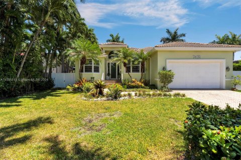 Casa en venta en North Bay Village, Florida, 3 dormitorios, 271.83 m2 № 1187914 - foto 1