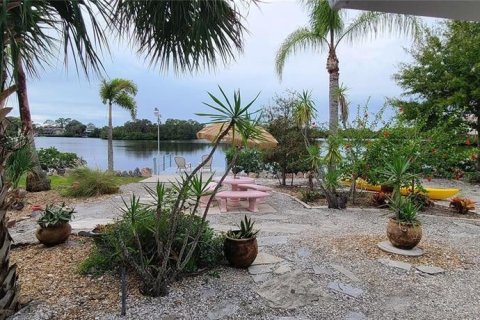 Villa ou maison à vendre à New Port Richey, Floride: 2 chambres, 148.92 m2 № 1344294 - photo 10