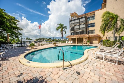 Condo in Deerfield Beach, Florida, 2 bedrooms  № 750590 - photo 10