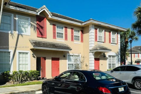 Touwnhouse à vendre à Plantation, Floride: 2 chambres, 118.91 m2 № 1347688 - photo 1