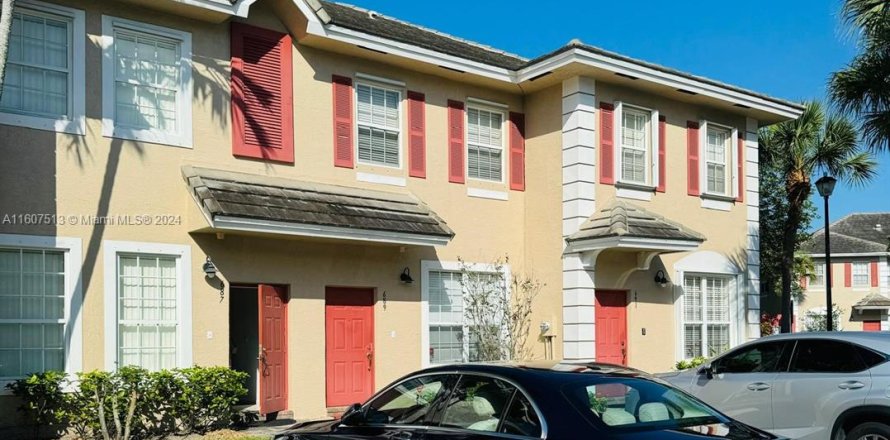 Townhouse in Plantation, Florida 2 bedrooms, 118.91 sq.m. № 1347688