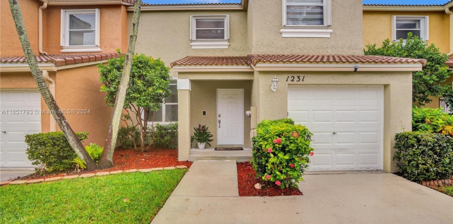 Townhouse in Pembroke Pines, Florida 3 bedrooms, 140.75 sq.m. № 1347691