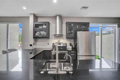 Adosado en venta en Pembroke Pines, Florida, 3 dormitorios, 140.75 m2 № 1347691 - foto 9