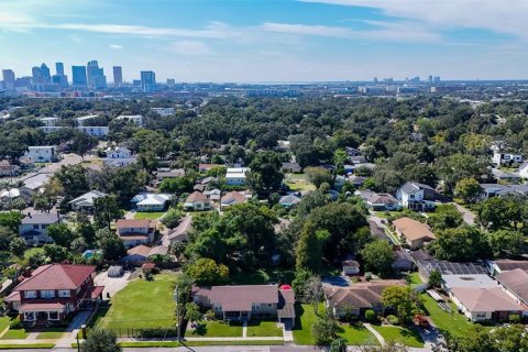 House in Tampa, Florida 3 bedrooms, 155.15 sq.m. № 1390259 - photo 14