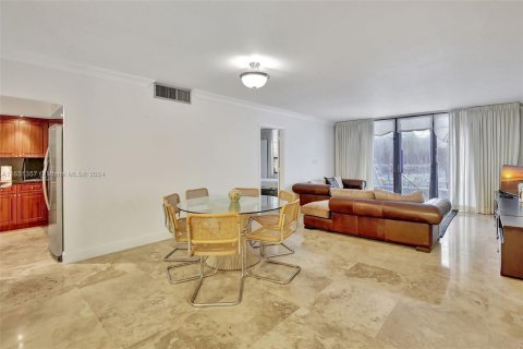 Condominio en venta en Bal Harbour, Florida, 2 dormitorios, 128.95 m2 № 1333494 - foto 4