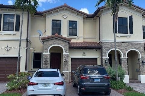 Townhouse in Doral, Florida 3 bedrooms, 156.54 sq.m. № 1378637 - photo 1