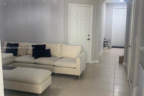 Townhouse in Doral, Florida 3 bedrooms, 156.54 sq.m. № 1378637 - photo 12