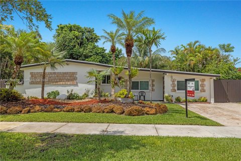 Villa ou maison à vendre à Cutler Bay, Floride: 3 chambres, 128.58 m2 № 1378677 - photo 1