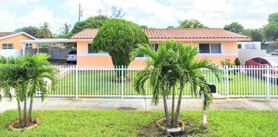 House in Miami Gardens, Florida 4 bedrooms, 188.13 sq.m. № 993617
