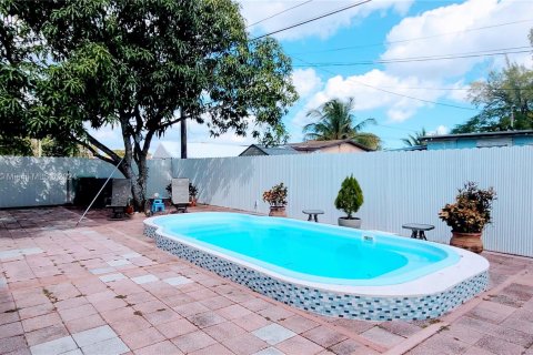 Villa ou maison à vendre à Miami Gardens, Floride: 4 chambres, 188.13 m2 № 993617 - photo 20