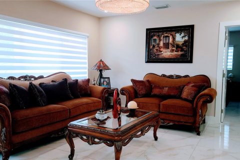 Villa ou maison à vendre à Miami Gardens, Floride: 4 chambres, 188.13 m2 № 993617 - photo 5