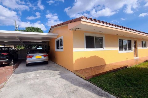 Villa ou maison à vendre à Miami Gardens, Floride: 4 chambres, 188.13 m2 № 993617 - photo 2