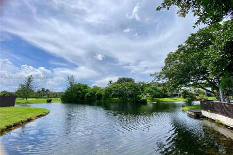 Copropriété à vendre à Plantation, Floride: 2 chambres, 121.7 m2 № 1325391 - photo 18