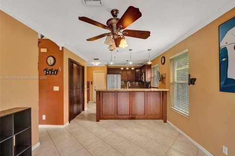 Casa en venta en Coconut Creek, Florida, 4 dormitorios, 196.02 m2 № 1099792 - foto 12