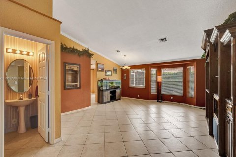 House in Coconut Creek, Florida 4 bedrooms, 196.02 sq.m. № 1099792 - photo 7