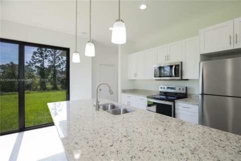 Villa ou maison à vendre à Lehigh Acres, Floride: 3 chambres, 136.47 m2 № 121977 - photo 18