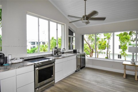 Casa en venta en Islamorada, Village of Islands, Florida, 4 dormitorios, 364.55 m2 № 1348131 - foto 11