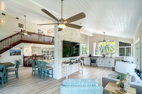 Casa en venta en Islamorada, Village of Islands, Florida, 4 dormitorios, 364.55 m2 № 1348131 - foto 8