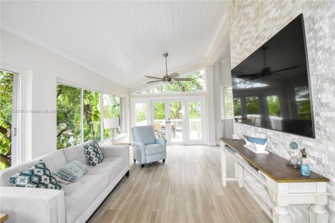 House in Islamorada, Village of Islands, Florida 4 bedrooms, 364.55 sq.m. № 1348131 - photo 12