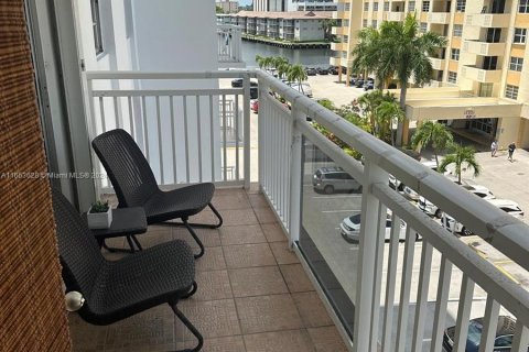 Condo in Hallandale Beach, Florida, 1 bedroom  № 1348283 - photo 5