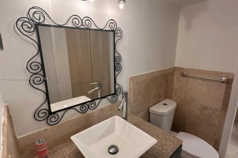 Copropriété à vendre à Hallandale Beach, Floride: 1 chambre, 80.82 m2 № 1348283 - photo 17