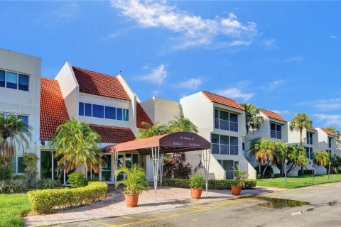 Copropriété à vendre à Weston, Floride: 2 chambres, 102.75 m2 № 1348234 - photo 1