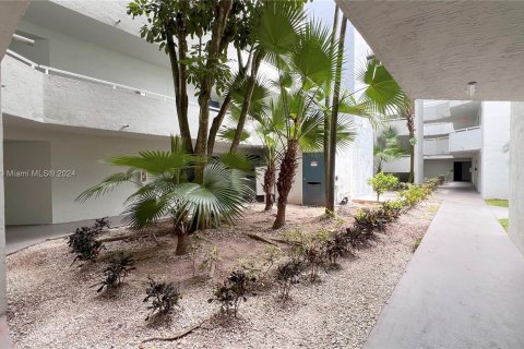 Condo in Miami, Florida, 2 bedrooms  № 1348047 - photo 4