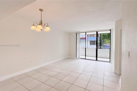 Condo in Miami, Florida, 2 bedrooms  № 1348047 - photo 9