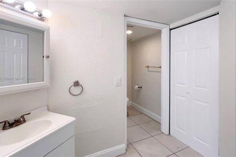 Condo in Miami, Florida, 2 bedrooms  № 1348047 - photo 19