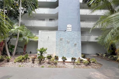 Condo in Miami, Florida, 2 bedrooms  № 1348047 - photo 29