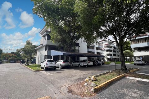 Condo in Miami, Florida, 2 bedrooms  № 1348047 - photo 3