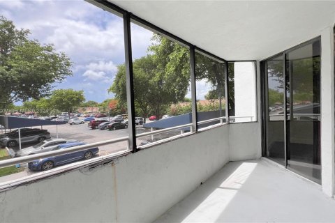 Condo in Miami, Florida, 2 bedrooms  № 1348047 - photo 17