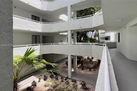 Copropriété à vendre à Miami, Floride: 2 chambres, 76.92 m2 № 1348047 - photo 6