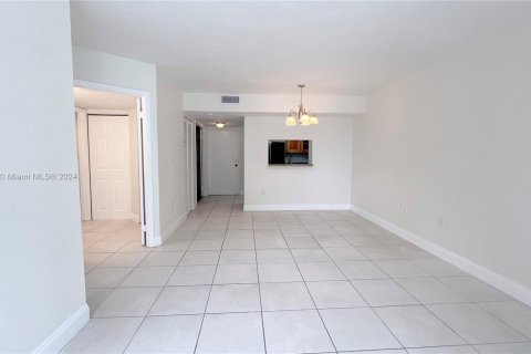 Condo in Miami, Florida, 2 bedrooms  № 1348047 - photo 10