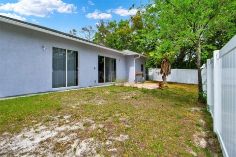House in Tampa, Florida 4 bedrooms, 163.88 sq.m. № 1085610 - photo 23