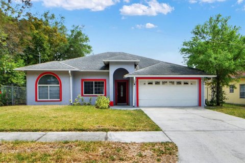 House in Tampa, Florida 4 bedrooms, 163.88 sq.m. № 1085610 - photo 1