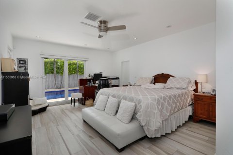 House in Key Biscayne, Florida 4 bedrooms, 235.41 sq.m. № 1078564 - photo 19