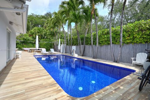 House in Key Biscayne, Florida 4 bedrooms, 235.41 sq.m. № 1078564 - photo 4