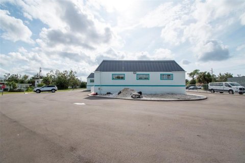 Commercial property in Port Charlotte, Florida № 1401815 - photo 2