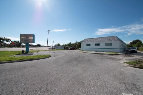 Commercial property in Port Charlotte, Florida № 1401815 - photo 3