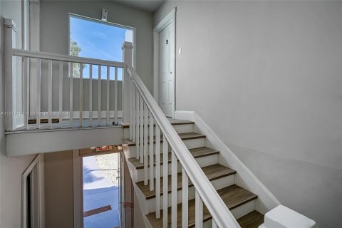 Immobilier commercial à vendre à Hollywood, Floride: 328.5 m2 № 1132435 - photo 8