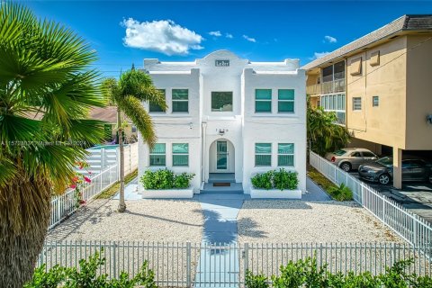 Immobilier commercial à vendre à Hollywood, Floride: 328.5 m2 № 1132435 - photo 1