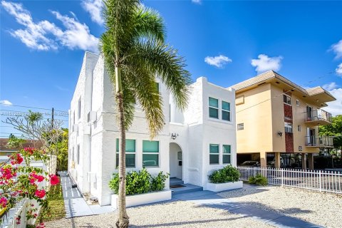 Immobilier commercial à vendre à Hollywood, Floride: 328.5 m2 № 1132435 - photo 2