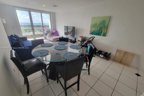 Condo in Miami Beach, Florida, 2 bedrooms  № 853831 - photo 10