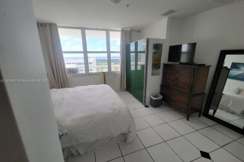 Condo in Miami Beach, Florida, 2 bedrooms  № 853831 - photo 19