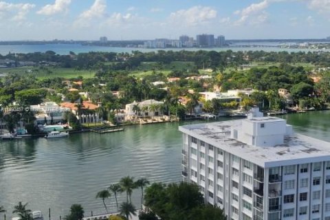 Condo in Miami Beach, Florida, 2 bedrooms  № 853831 - photo 27