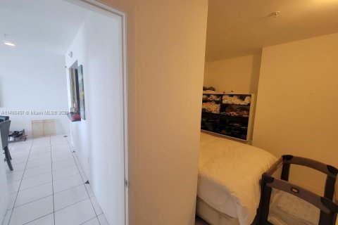 Condo in Miami Beach, Florida, 2 bedrooms  № 853831 - photo 12